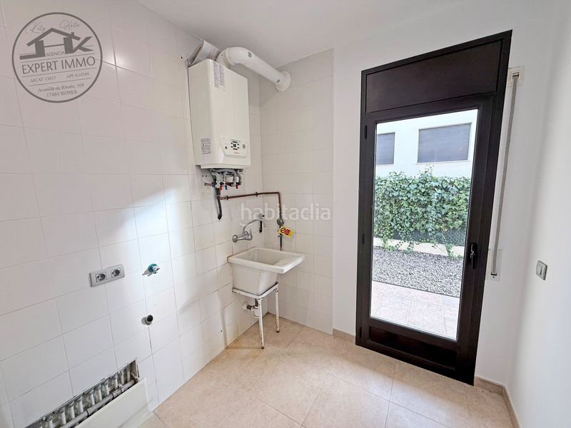 Foto 9ecdf54b-8bfe-4d37-856c-e882a5c015a5. Casa amb calefacció aparcament piscina a Nord Roses