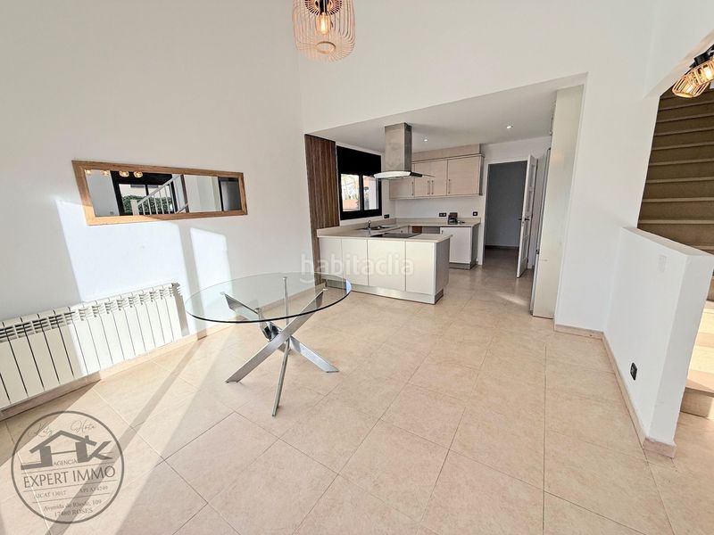 Foto dfd26103-7ffd-4e7c-bec7-0a6f804dd995. Casa amb calefacció aparcament piscina a Nord Roses