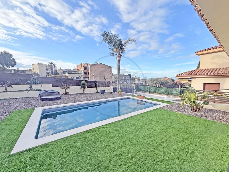 Foto e65bb388-f498-4ea7-ac49-28005fda7104. Casa amb calefacció aparcament piscina a Nord Roses