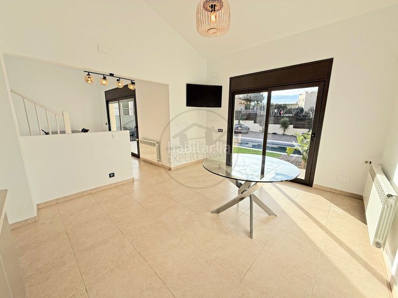 Foto f1e50292-373c-48eb-82da-4d8c5cbf9e5d. Casa amb calefacció aparcament piscina a Nord Roses