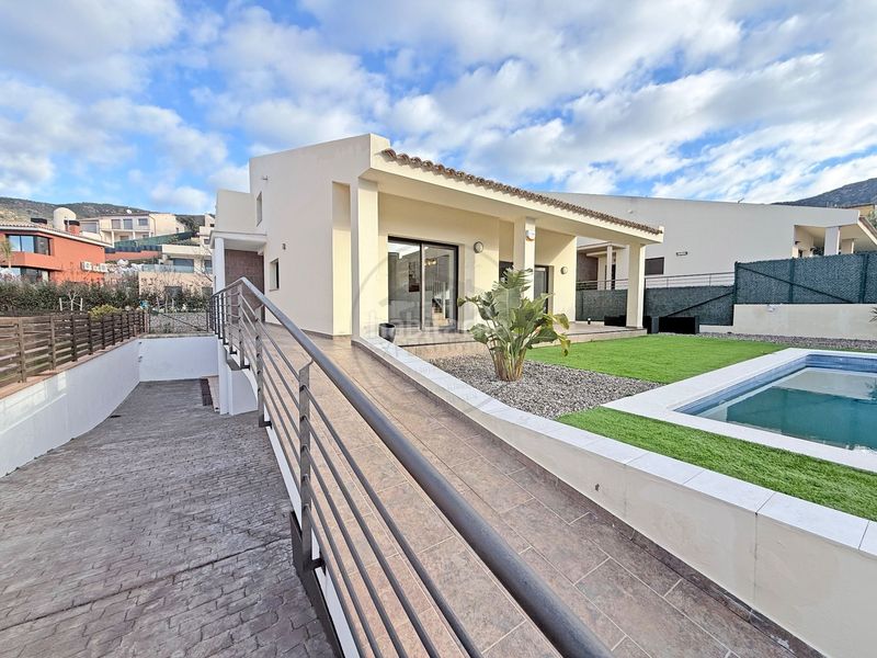 Foto f42bd264-310d-495b-8a67-6ee142434fc9. Casa amb calefacció aparcament piscina a Nord Roses