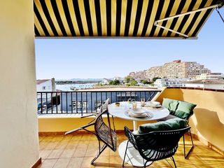 Apartament  De la bocana. Apartamento reformado con vistas al canal  aparcamiento  playa a
