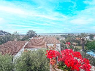 Casa  Pinder. Espectacular villa en las colinas de roses, zona el grecs, cerca