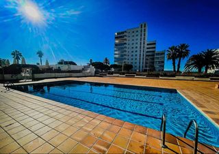 Apartamento  Maritimo. Apartamento con vistas al mar a 30 m de la playa, con piscina y