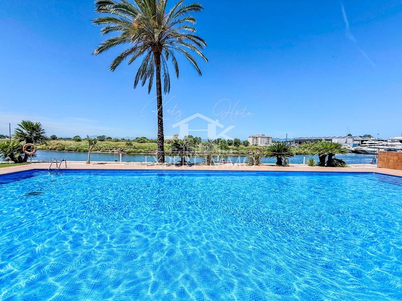Foto b0b4acce-77b3-4772-b4ed-8826f42dc358. Àtic amb calefacció piscina a Santa Margarida Roses