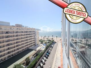 Apartament a Maritimo 91. Apartamento en primera línea de mar con piscina y licencia turís
