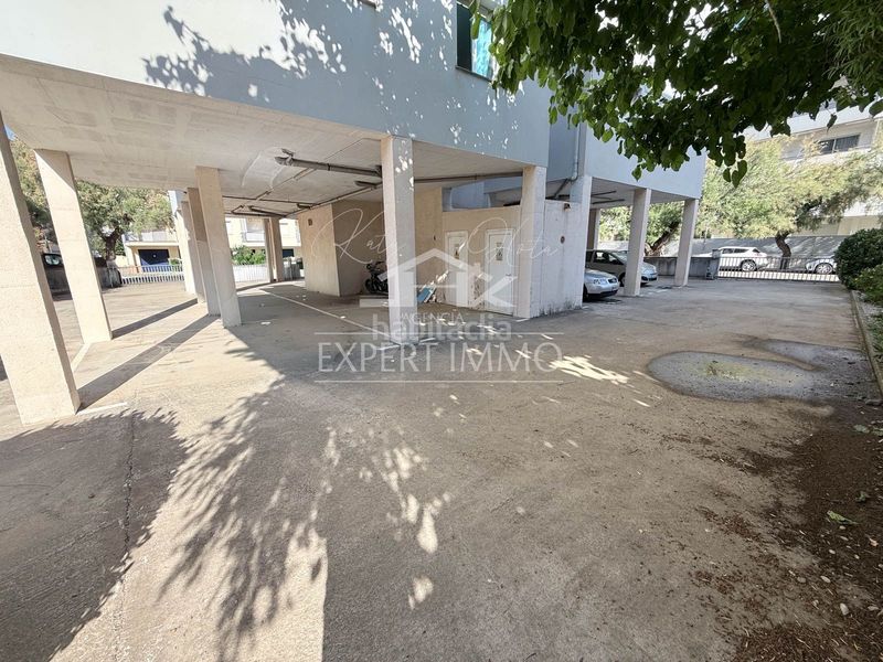 Foto 592d618f-ff08-4722-9f44-10e11896dc9a. Aparcament cotxe a Salatar Roses