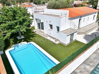 Casa  Del vallés oriental. Villa renovada con piscina privada en mas bosca