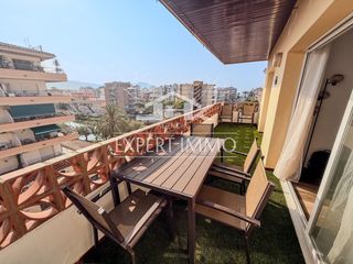 Appartement à De la platja 43. Apartamento completamente reformado con piscina, terraza panorám