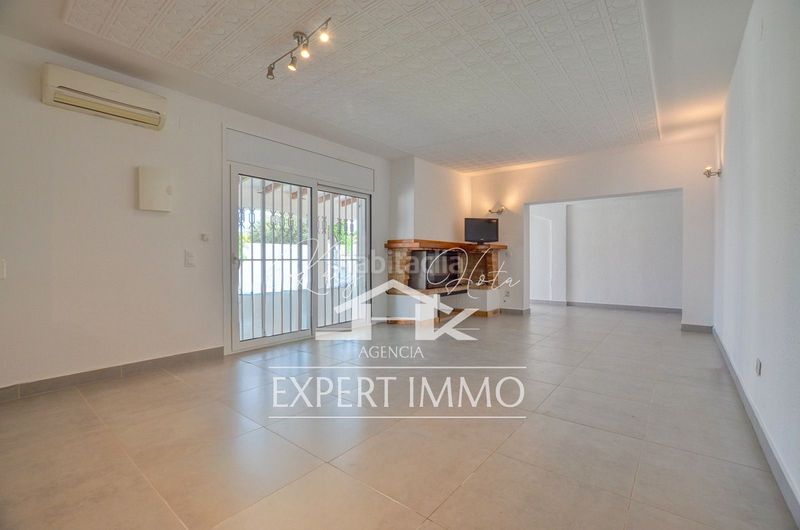 Foto 3d9d3c29-01d7-4259-b458-24d3fee04cae. Casa amb calefacció aparcament a Montgrí Empuriabrava