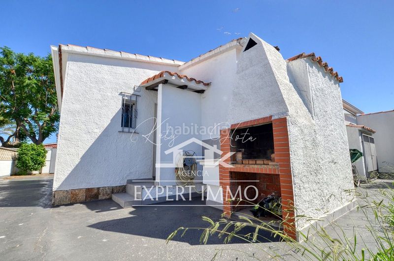 Foto 55469ec3-3907-4c11-acfe-6af24a0e3c94. Casa amb calefacció aparcament a Montgrí Empuriabrava