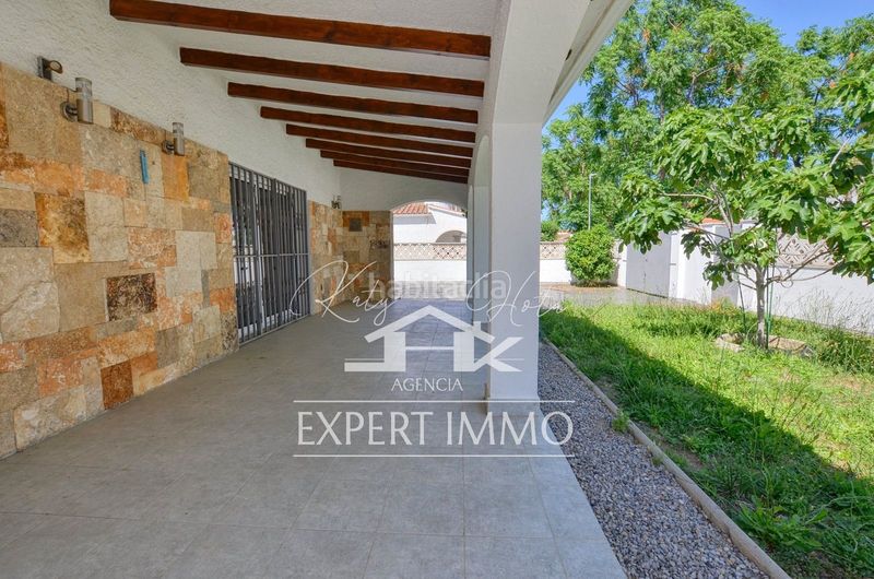 Foto 731c6a85-1a6e-4b83-8221-67354fc002d7. Casa amb calefacció aparcament a Montgrí Empuriabrava