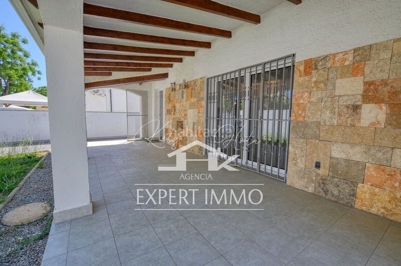 Foto 7635063e-ea87-4cba-9bb6-ef13c43d37d2. Casa amb calefacció aparcament a Montgrí Empuriabrava