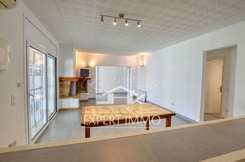 Foto 7f359aee-7841-42a4-bc75-413f05a0e330. Casa amb calefacció aparcament a Montgrí Empuriabrava
