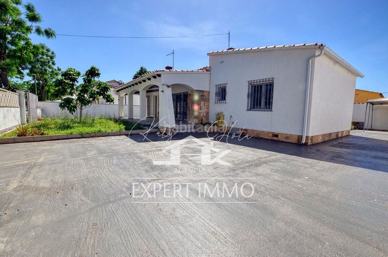 Foto 7f54152c-8556-4734-a525-ba2b6df6b888. Casa amb calefacció aparcament a Montgrí Empuriabrava
