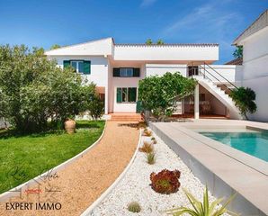 Casa  Falconera. Encantadora villa renovada con gusto en falconera  piscina y ama