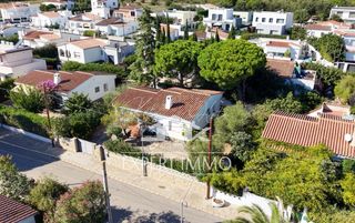 Casa  Selva. Villa independiente de 4 fachadas en mas bosca, roses