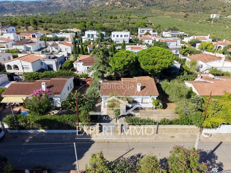 Foto 899bbbba-4c00-4751-80fb-68686e611b9f. Casa amb calefacció a Nord Roses
