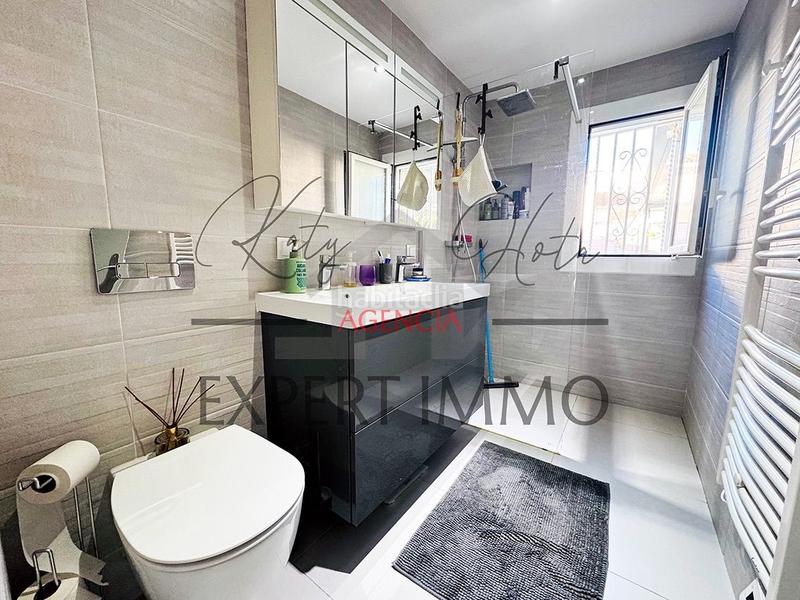 Foto a711fb41-c531-48b7-9283-66c7190e525f. Casa villa individual renovada piscina, jardín, gran aparcamiento orientación sur barrio mas bosca en Roses