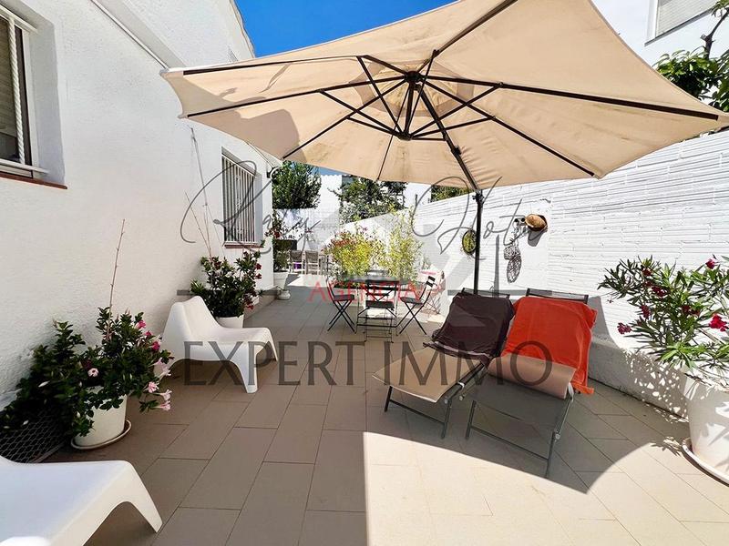 Foto a728b075-18dd-4fcf-abba-4ff080d9406b. Casa villa individual renovada piscina, jardín, gran aparcamiento orientación sur barrio mas bosca en Roses
