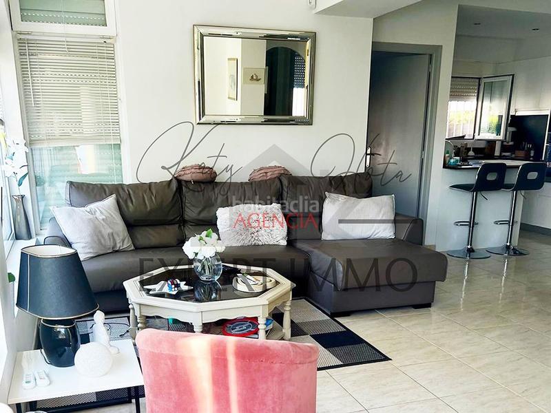 Foto e8ee1e98-7597-40d4-a211-617156143812. Casa villa individual renovada piscina, jardín, gran aparcamiento orientación sur barrio mas bosca en Roses