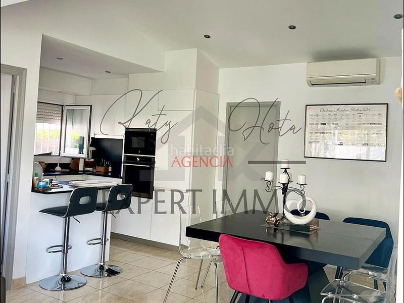 Foto f781e0fd-c853-4324-9037-66b7ad278478. Casa villa individual renovada piscina, jardín, gran aparcamiento orientación sur barrio mas bosca en Roses