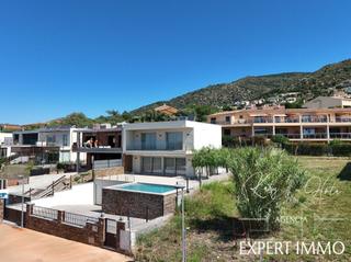 Haus  Andorra. En venta  casa moderna de 3 caras con piscina y vistas parciales
