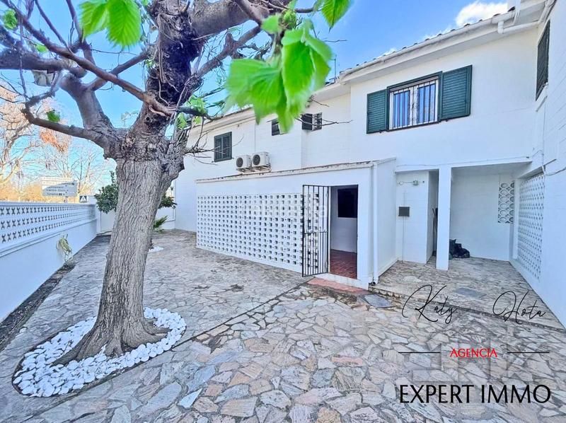 Foto 0c381913-b84b-4033-8e37-3755008ef792. Casa à la venta villa con atraque , costa brava, barrio falconera en Empuriabrava