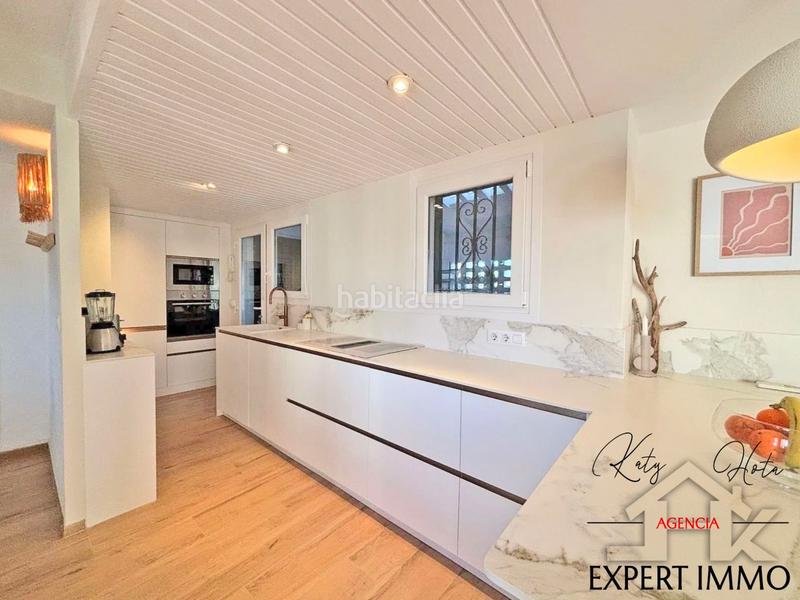 Foto 23d05344-5c1d-46db-8af5-0885df1f6c53. Casa à la venta villa con atraque , costa brava, barrio falconera en Empuriabrava