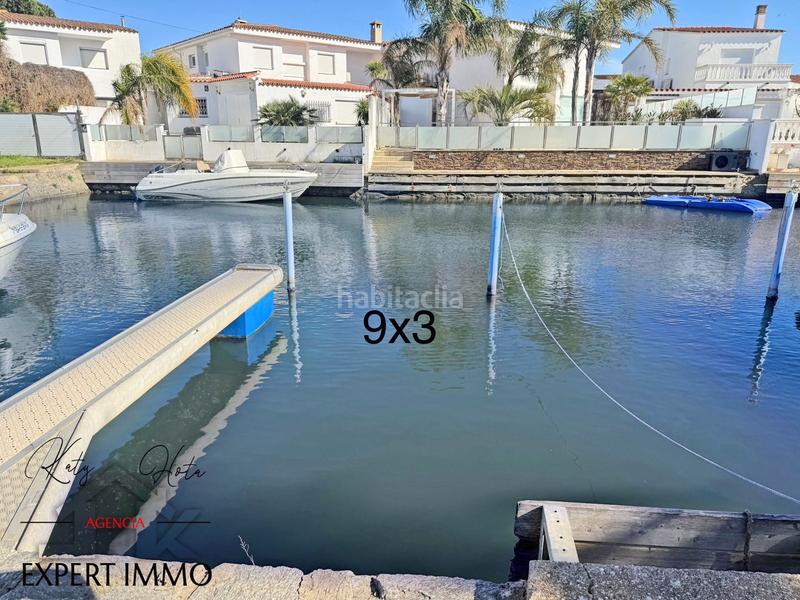 Foto d5834168-e724-4d5b-b448-7e70cc996e0a. Casa à la venta villa con atraque , costa brava, barrio falconera en Empuriabrava