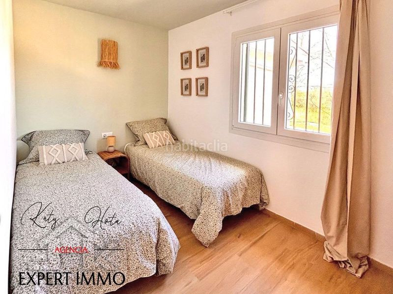 Foto dd5548d4-d74a-4e8f-a44c-fbdf027f4a9c. Casa amb calefacció piscina a Cap Ras - Creus - Falconera Empuriabrava