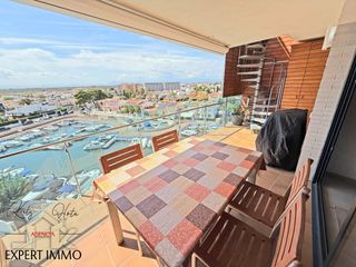 Appartement à Del cap de la gola 28. Magnífico ático dúplex con vistas panorámicas al mar, los canale
