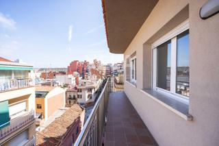 Pis  Carrer mossen quintí mallofré. Sant andreu  entrar a vivir