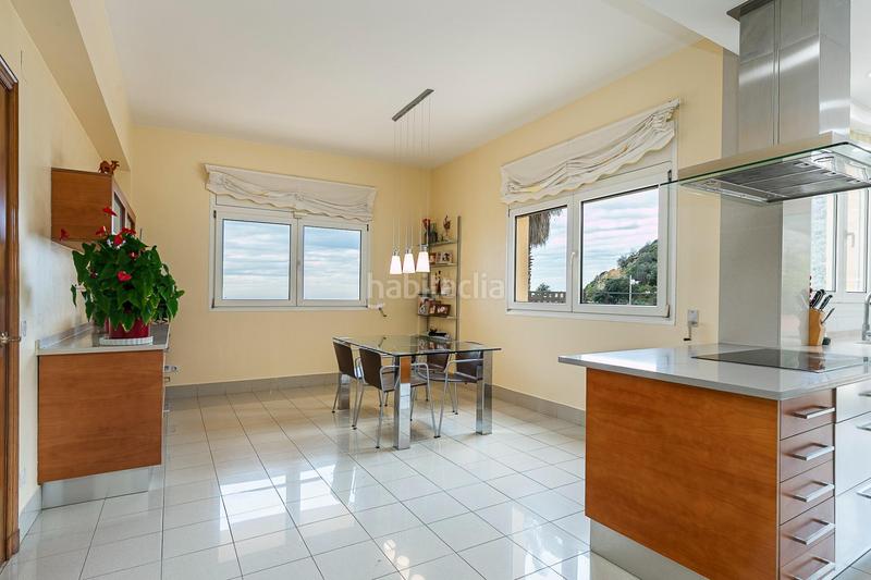 Foto 14198021-539b-4a9f-b3f4-ab0596f4a5e2. Casa con riscaldamento parcheggio piscina in Mas Ram Badalona