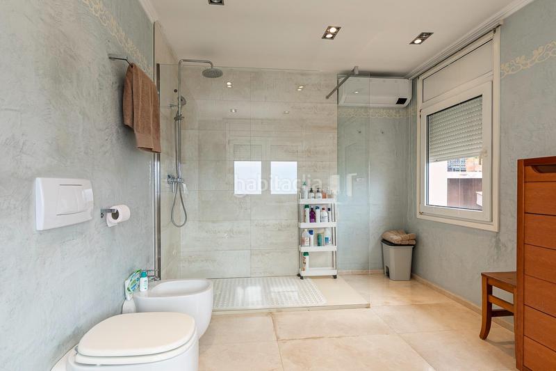 Foto f5d8f0a2-6be7-45d3-a161-965ca4d54b16. Casa con riscaldamento parcheggio piscina in Mas Ram Badalona