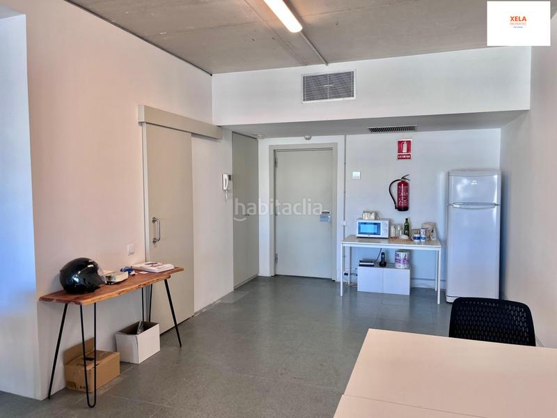 Foto bcd292a8-ca83-4d3d-844c-570af1275e12. Alquiler oficina en calle del doctor trueta 183 22 oficina con parking. excelente ubicación en Barcelona