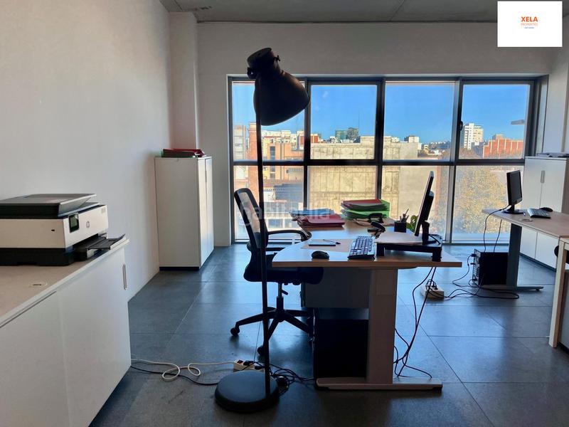 Foto fea2729a-9459-47f2-84fb-4cd94cabe21b. Location bureau dans calle del doctor trueta 183 dans Barcelona