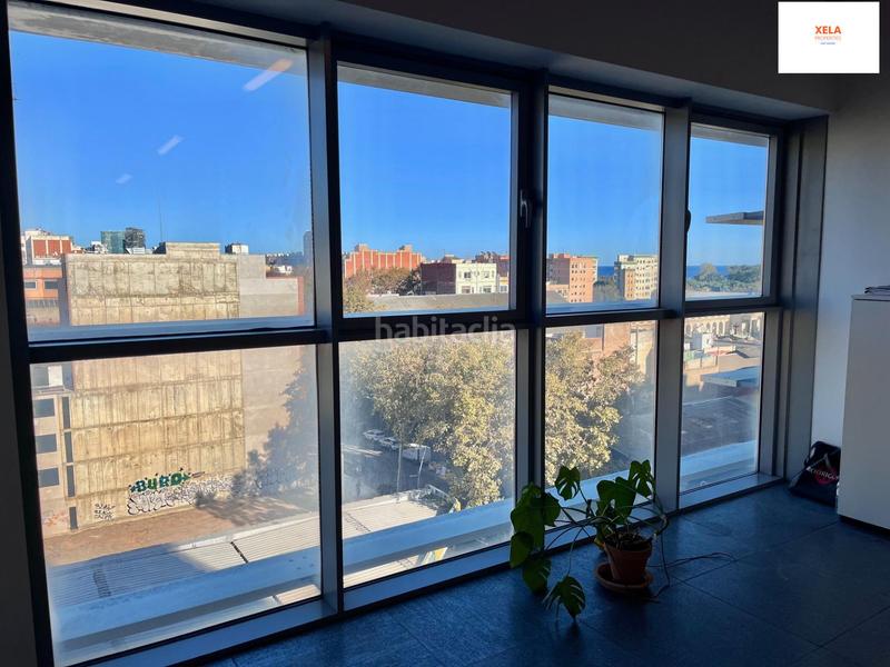 Foto 16215460-ee43-42a0-9749-e9f5cd02089e. Rent office space in calle del doctor trueta 183 in Barcelona