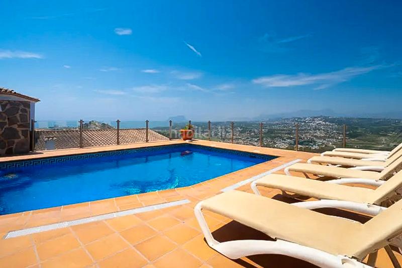 Foto bd461fd7-47f4-40c7-a501-bbcc0b7e9b60. House in Casco Urbano Moraira