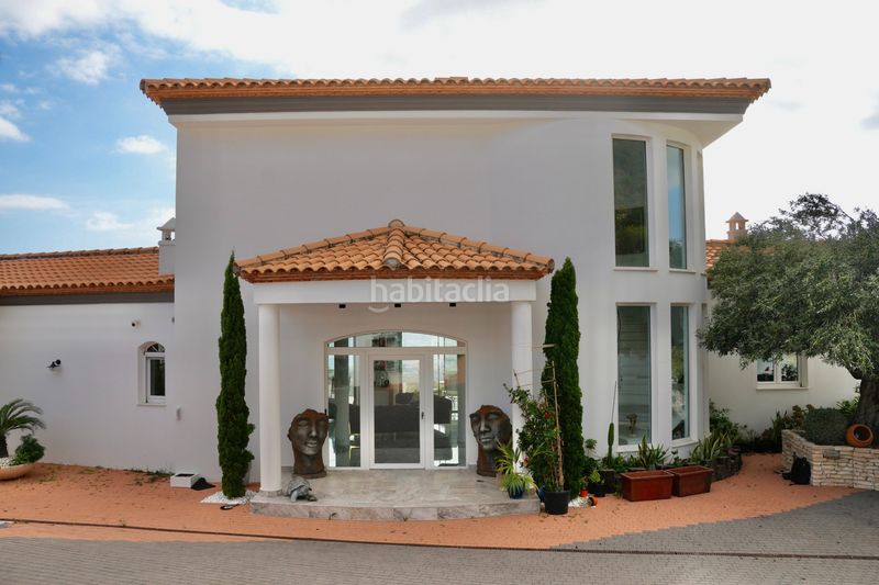 Foto e2220769-e43d-443b-97fd-85445ffb21e3. Casa amb aparcament a Altea ciudad Altea