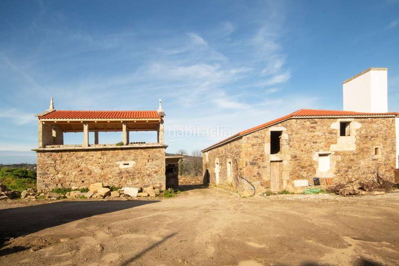 Foto c4ffd690-d676-4803-9a01-b2d3f8905aa8. Chalet avec parking dans Laracha