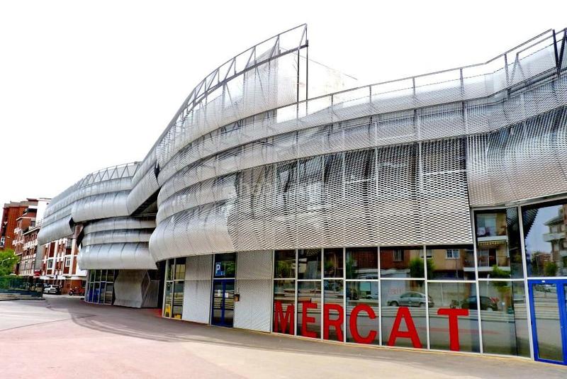 Foto afbd56fa-7e10-466a-bc34-ceac63d9c330. Pas-de-porte local commercial dans Mercat Rubí