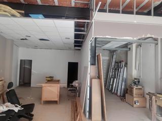 Local Comercial a Centre. Venta o alquiler de local en viladecans  ideal como almacén o vi