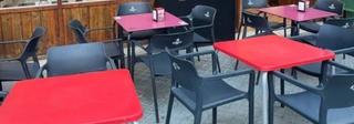 Traspàs Local Comercial a Barri Antic. Traspaso de hamburguesería en esquina con terraza en barberà del