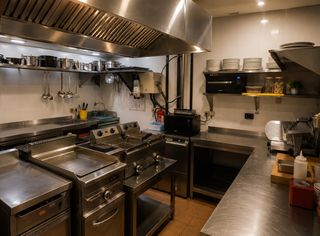 Transfer Industrial building  Carrer tancat de la química. ¡traspaso de bar restaurante en polígono industrial del baix llo