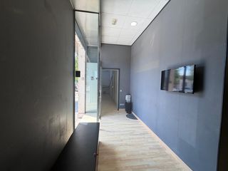 Rent Business premise  Carrer mare de déu de montserrat. Local comercial en alquiler en pallejà – 170 m² | 1.650 €/mes +