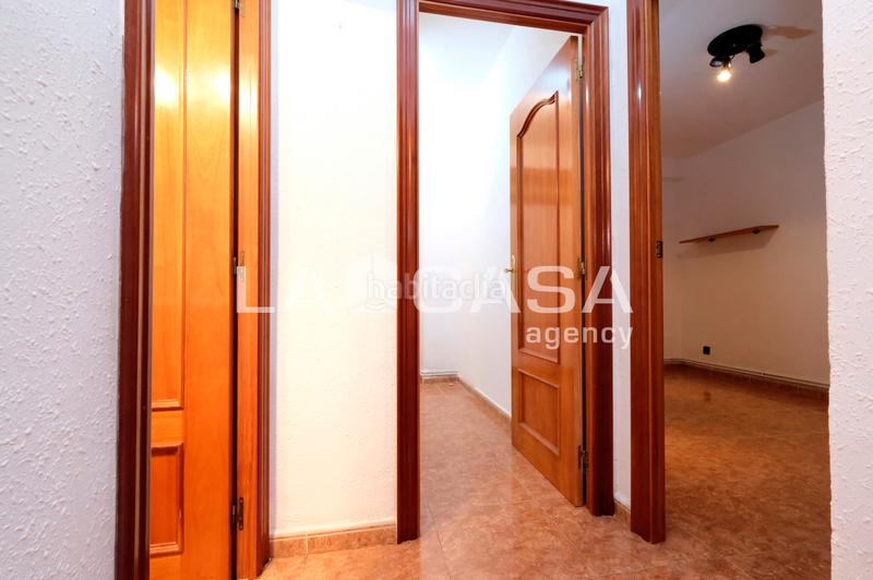 Foto b80b1045-73f1-4658-b1cb-d82f64a9d467. Piso en Turó de la Peira Barcelona