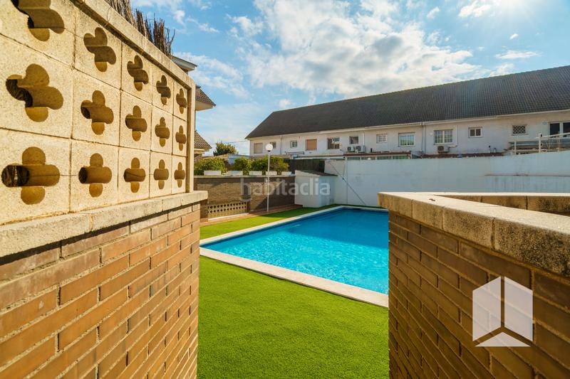 Foto a46b2e5e-e976-4644-8845-962791a2af1d. Maison jumelée avec chauffage parking piscine dans La Pineda Castelldefels
