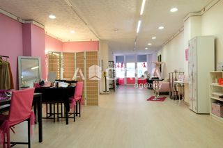 Local Comercial  Carrer d'alloza. Local en venta a pie de calle junto al paseo fabra i puig