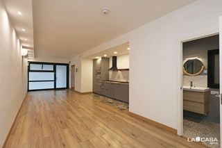 Local Comercial  Carrer d'elkano. Dúplex reformado de diseño con 2 habitaciones en poblesec 107 m